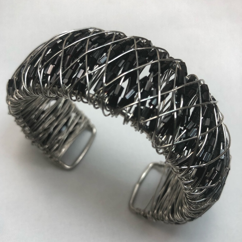 Bracelet with black beads and silver wire.